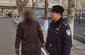 巡逻民警暖心救助异地求助男子  寒冬传递温情力量